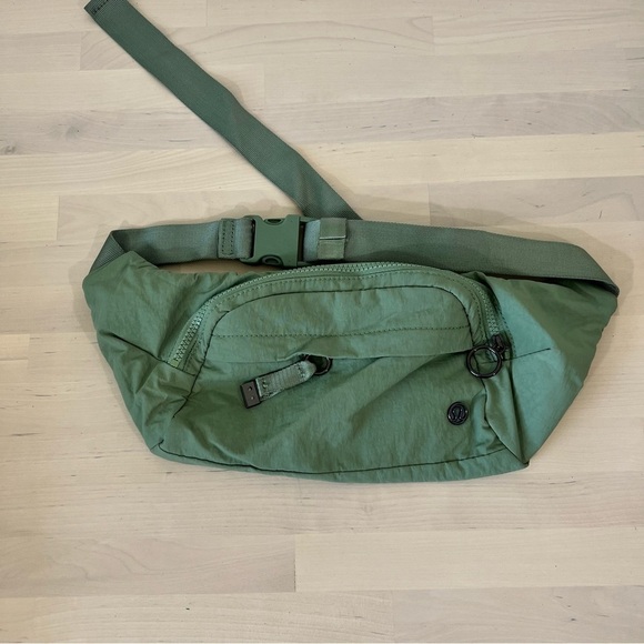 Lululemon On The Beat Belt Bag Dessert Green - Picture 3 of 9
